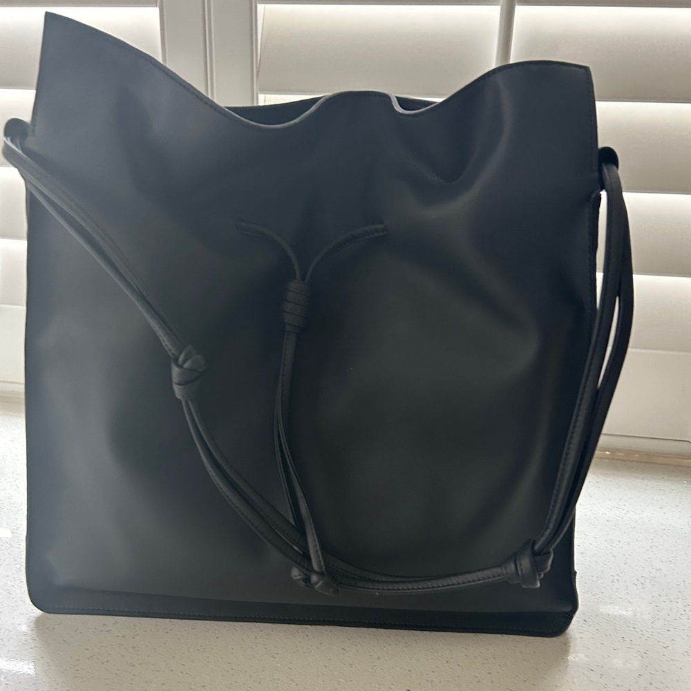 Von Holzhausen - The Large Shopper